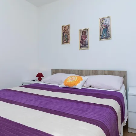 Apartment 2805b *