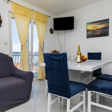 Apartment 2805b