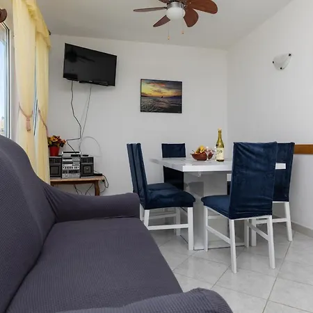 Apartment 2805b *